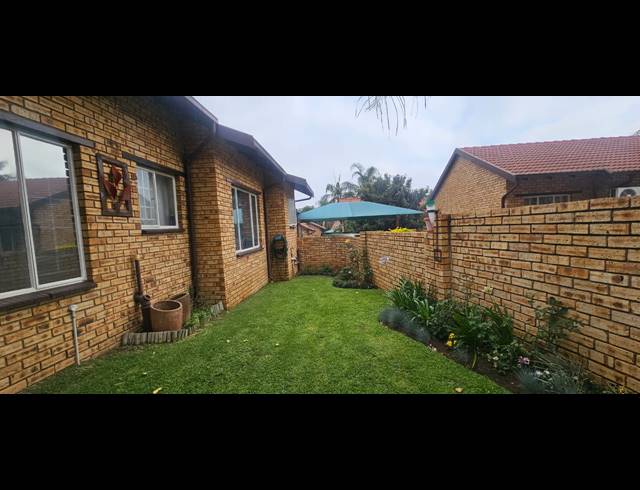 3 BEDROOM TOWNHOUSE FOR SALE IN SAFARI GARDENS